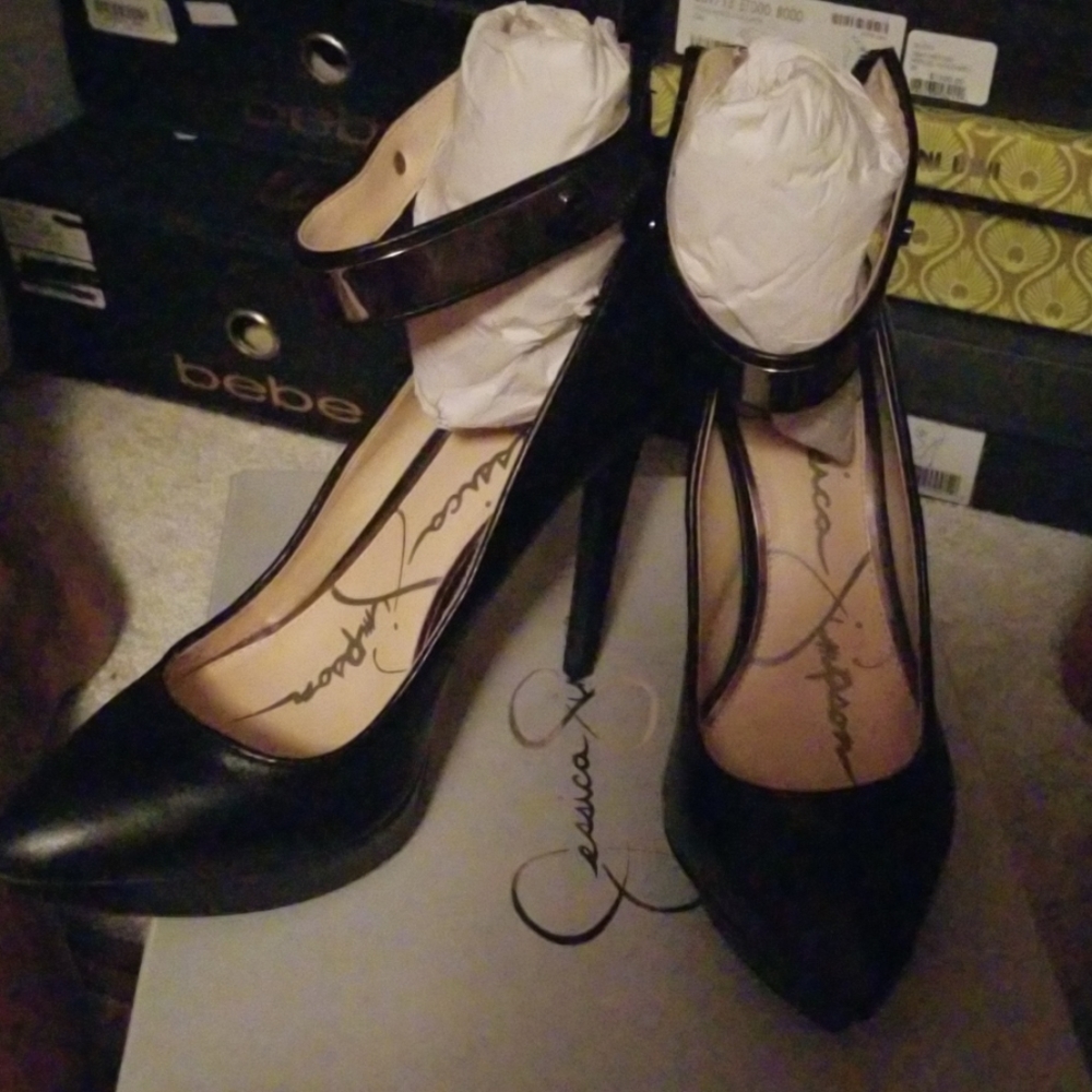 Heels - Picture 2 of 3